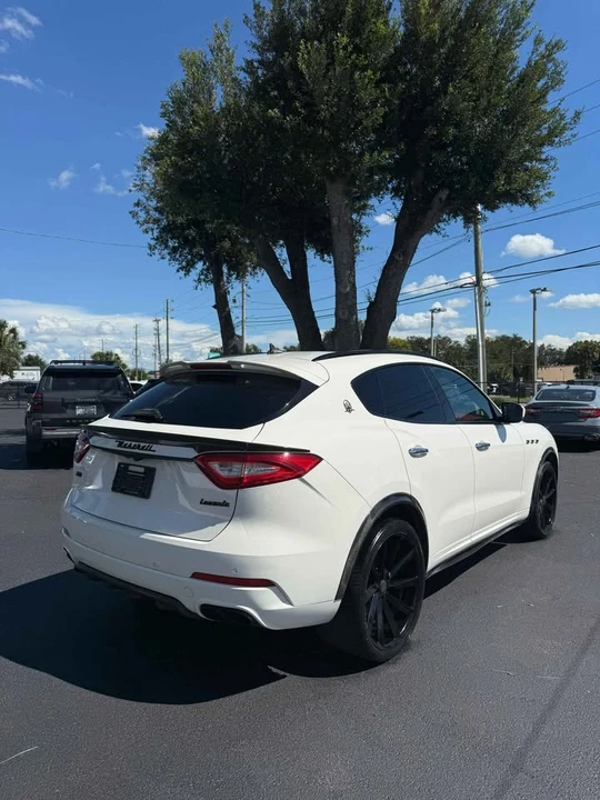 2017 Maserati Levante - Image 4 of 8