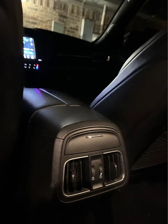 2017 Maserati Levante - Image 4 of 8