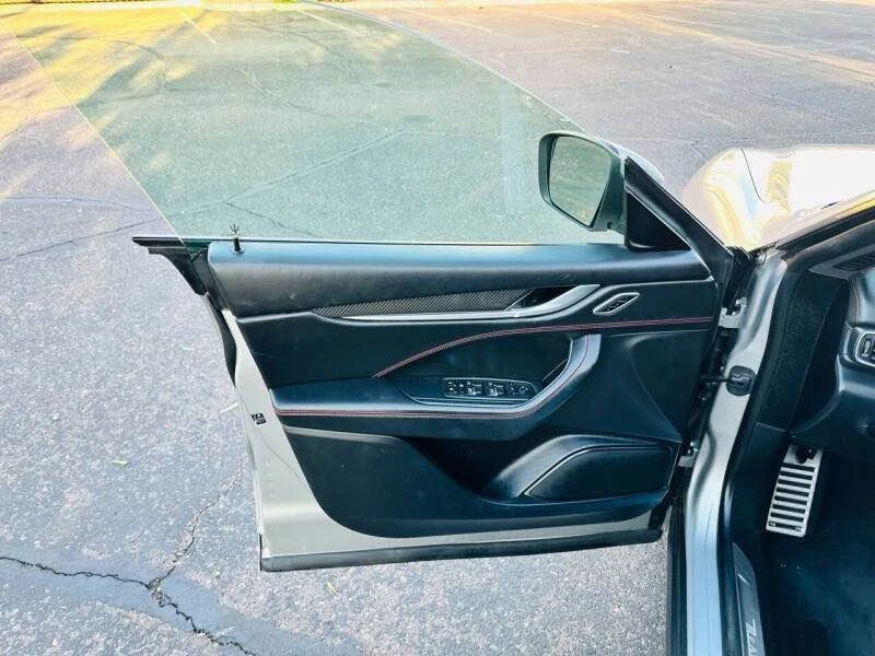 2017 Maserati Levante - Image 6 of 10