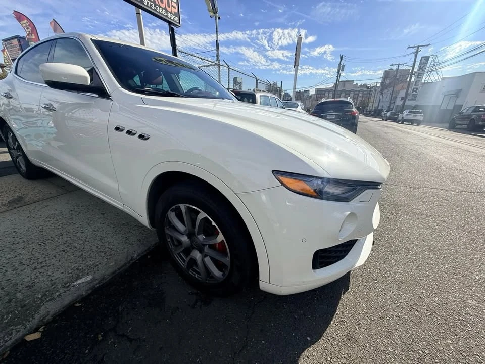 2017 Maserati Levante - Image 4 of 20