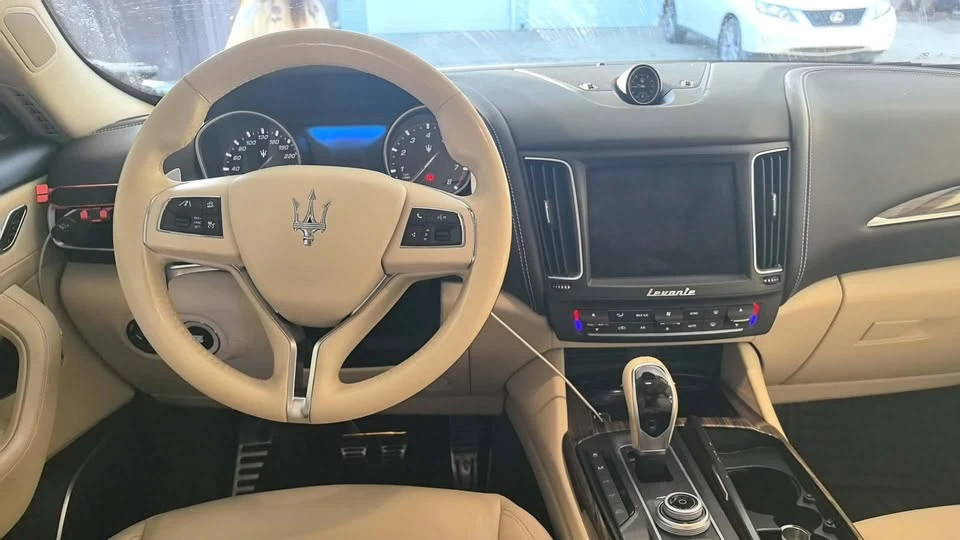 2017 Maserati Levante - Image 7 of 10