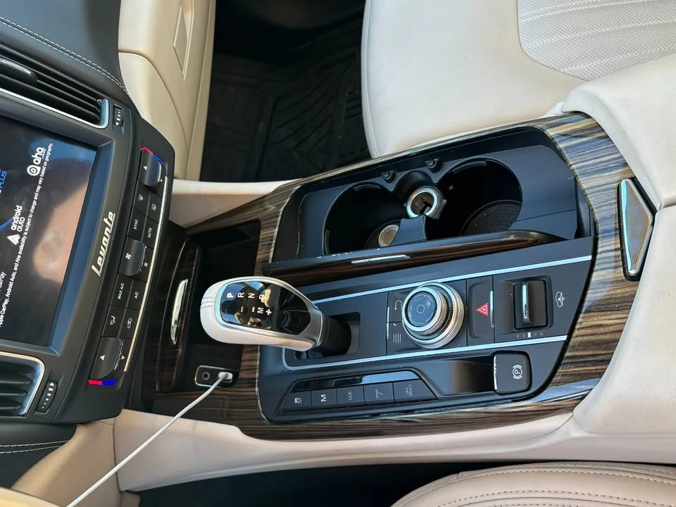 2017 Maserati Levante - Image 4 of 10