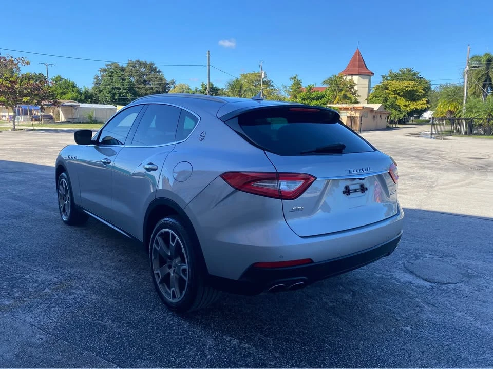 2017 Maserati Levante - Image 5 of 8