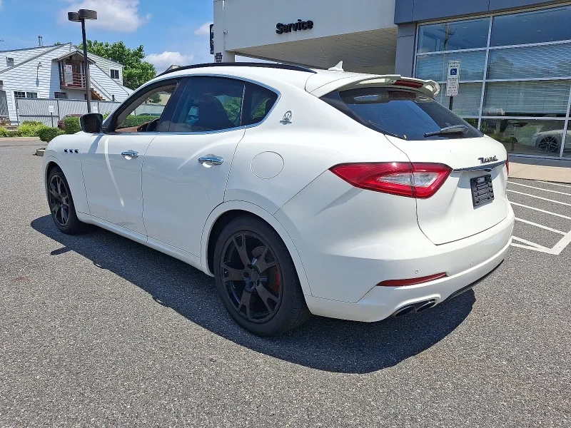 2017 Maserati Levante - Image 5 of 10