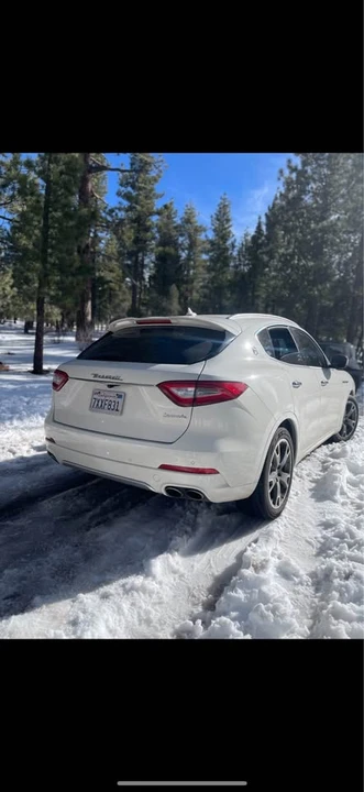2017 Maserati Levante - Image 2 of 3