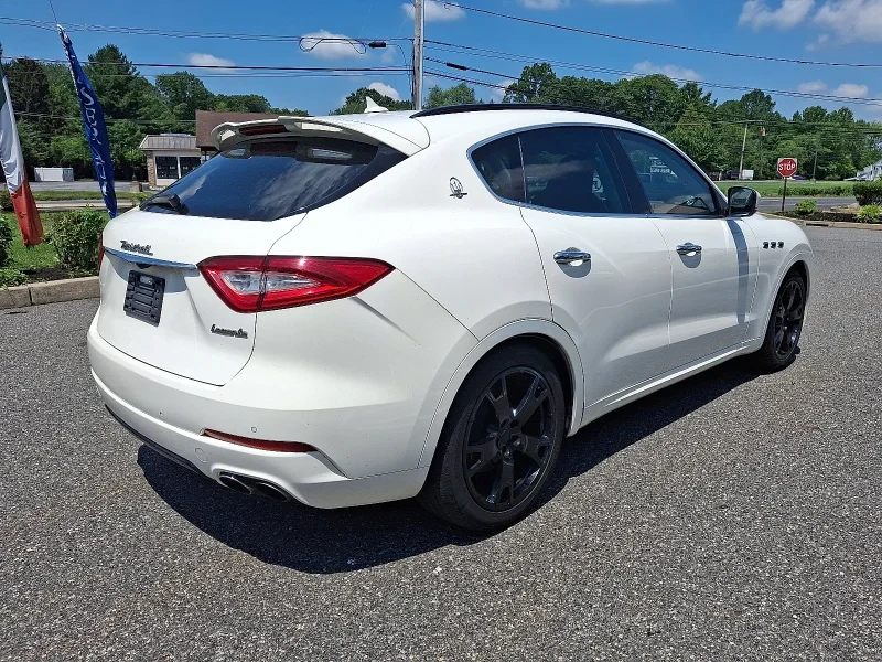 2017 Maserati Levante - Image 4 of 10