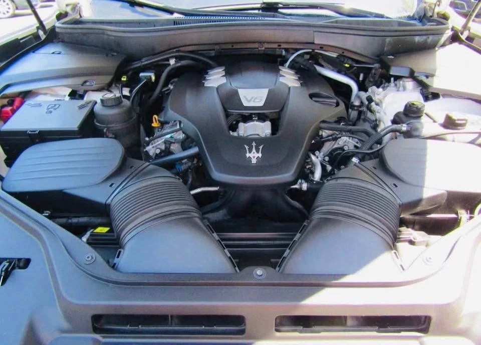2017 Maserati Levante - Image 5 of 9