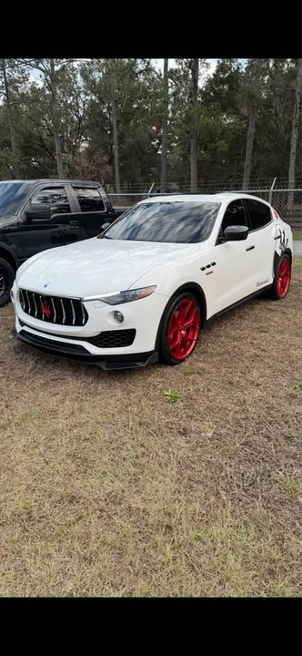 2017 Maserati Levante - Image 4 of 4