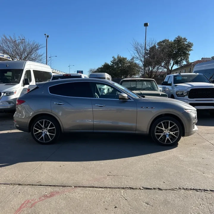 2017 Maserati Levante - Image 2 of 19