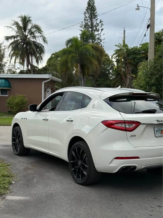 2017 Maserati Levante - Image 5 of 12