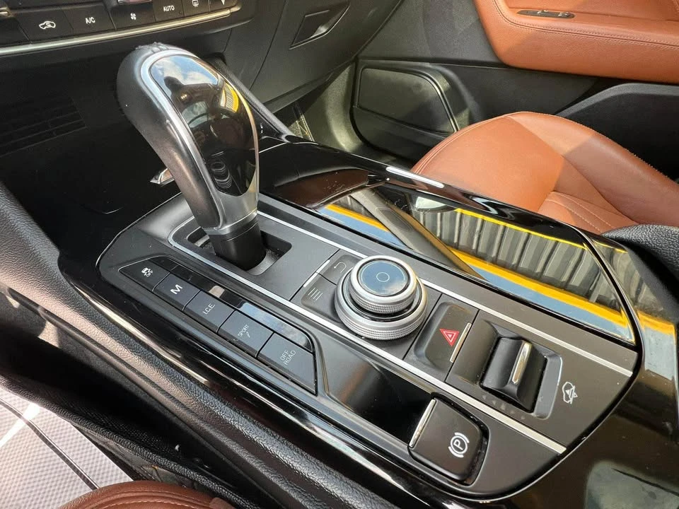 2017 Maserati Levante - Image 16 of 19