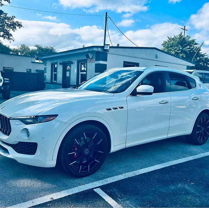 2017 Maserati Levante - Image 2 of 21