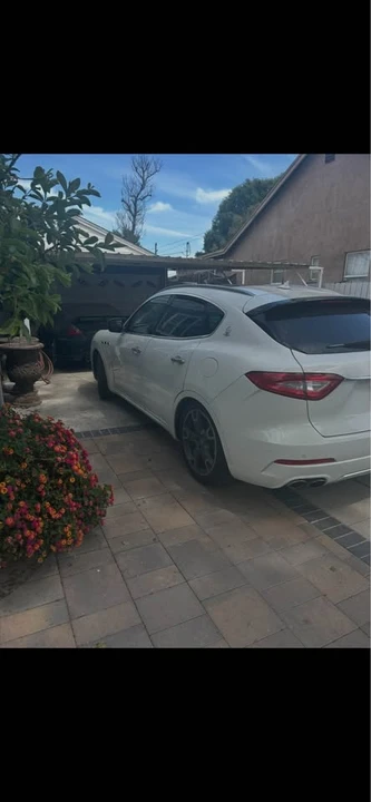 2017 Maserati Levante - Image 4 of 7