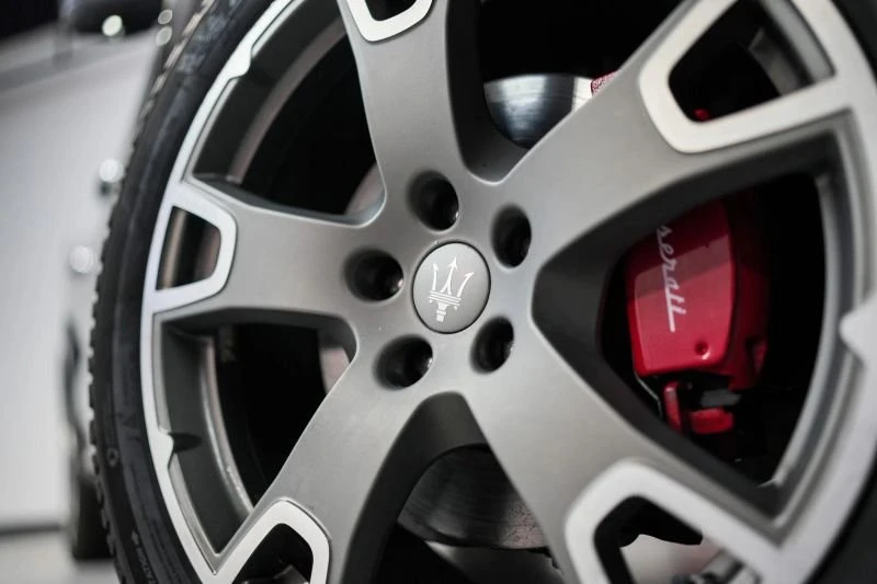 2017 Maserati Levante - Image 7 of 18