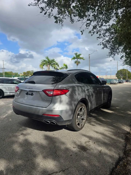 2017 Maserati Levante - Image 6 of 10