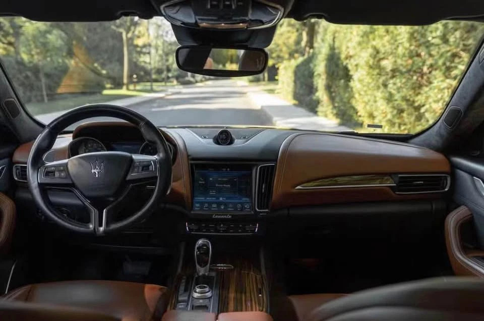 2017 Maserati Levante - Image 4 of 8