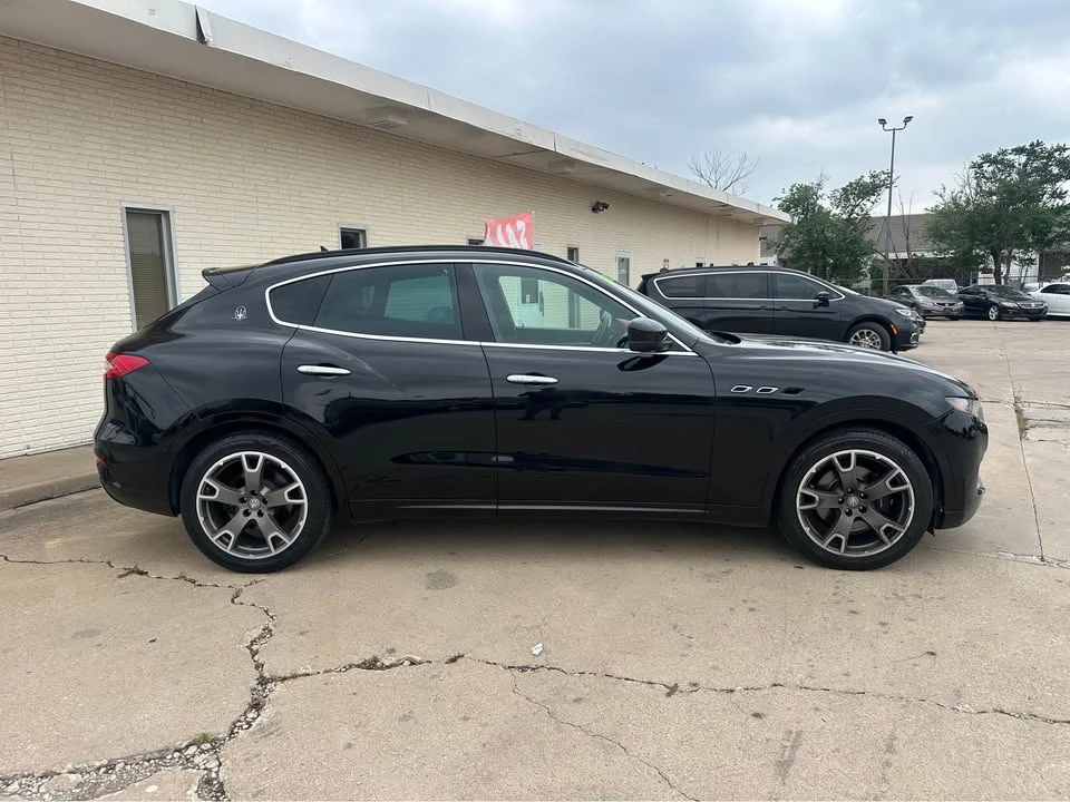 2017 Maserati Levante - Image 5 of 12