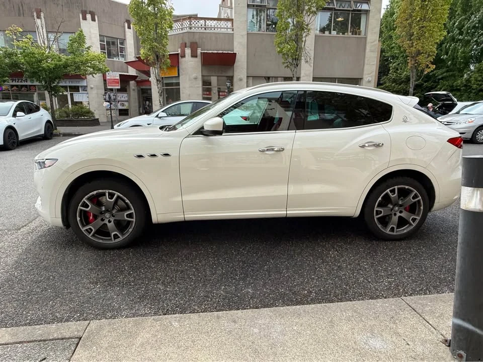 2017 Maserati Levante - Image 4 of 11