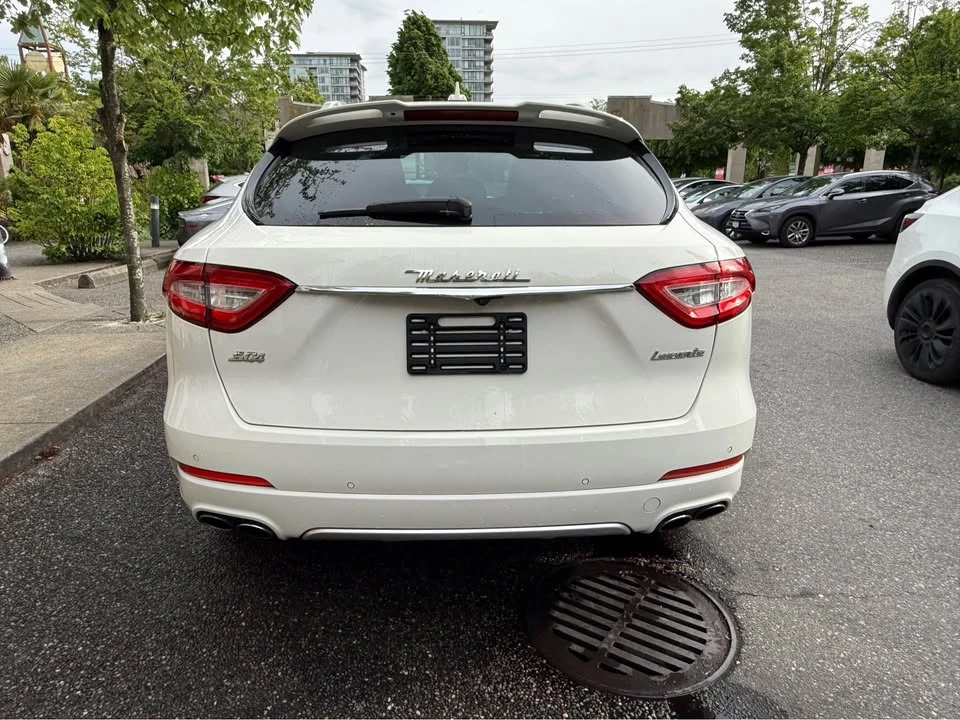 2017 Maserati Levante - Image 5 of 11