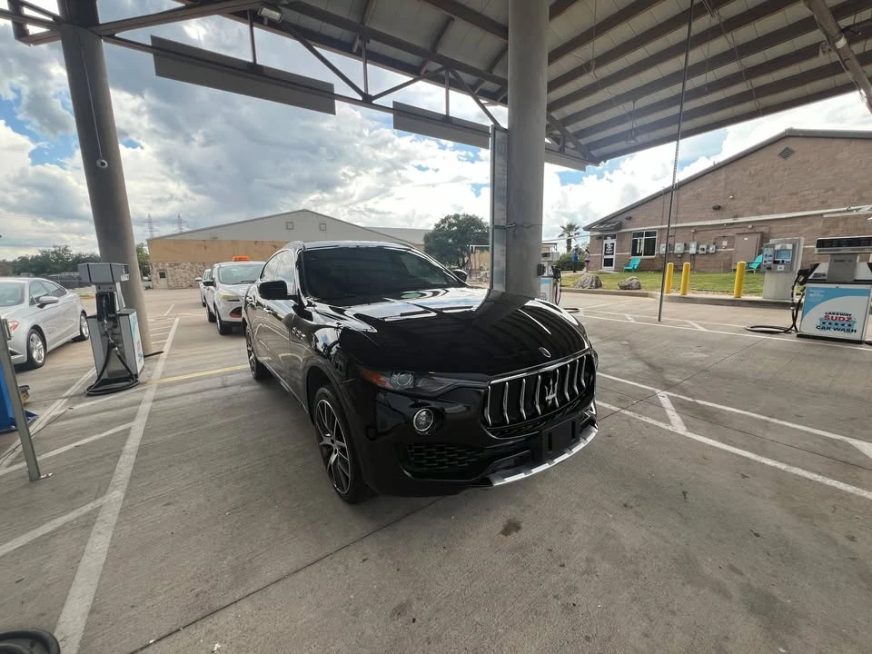 2017 Maserati Levante - Image 2 of 2