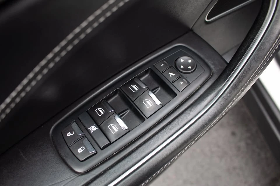 2017 Maserati Levante - Image 9 of 16