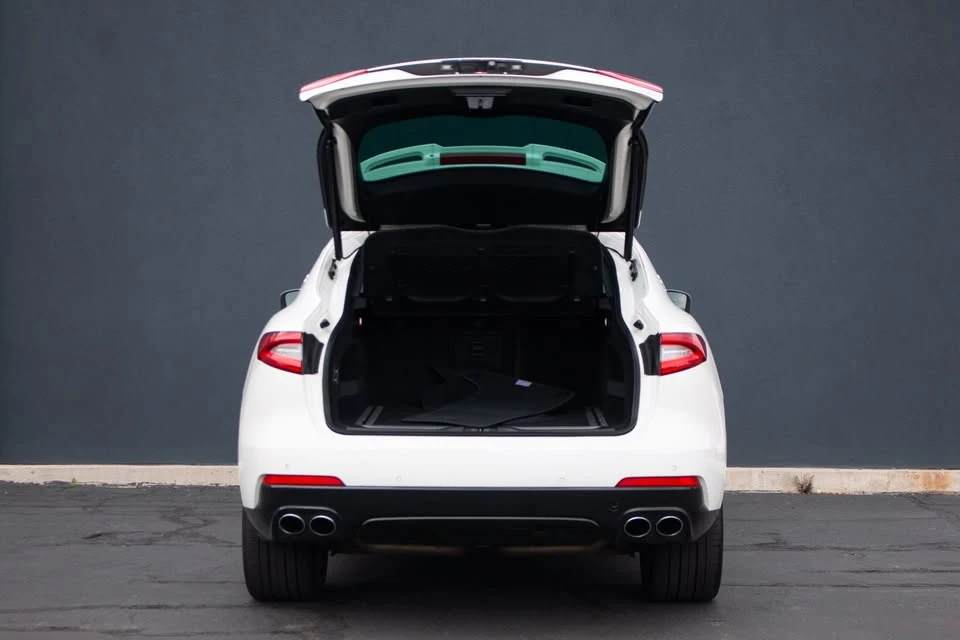 2017 Maserati Levante - Image 4 of 16