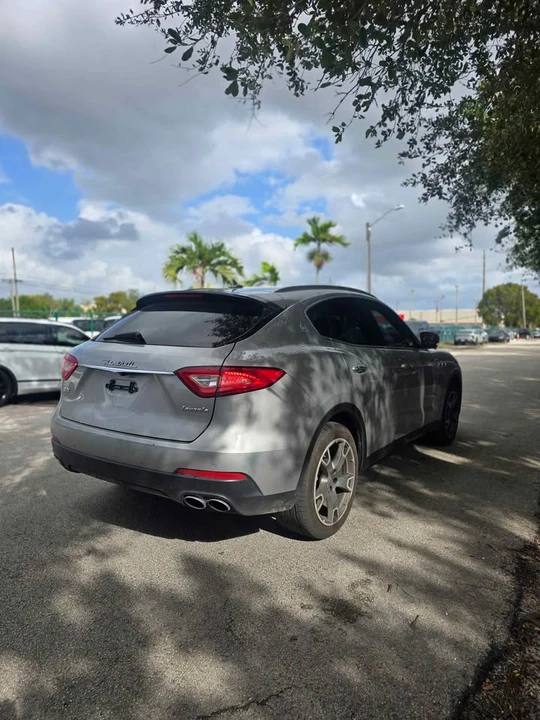 2017 Maserati Levante - Image 6 of 10