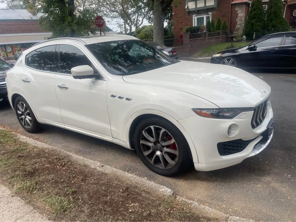 2017 Maserati Levante - Image 4 of 10