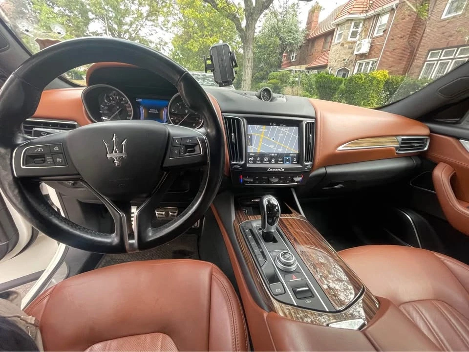 2017 Maserati Levante - Image 7 of 10