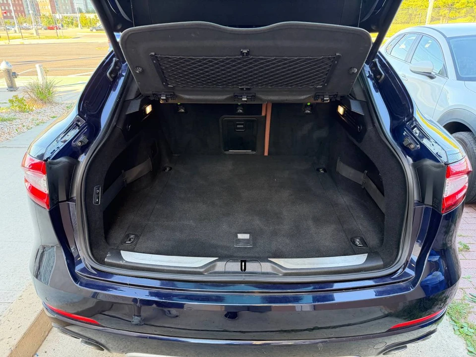 2017 Maserati Levante - Image 7 of 12