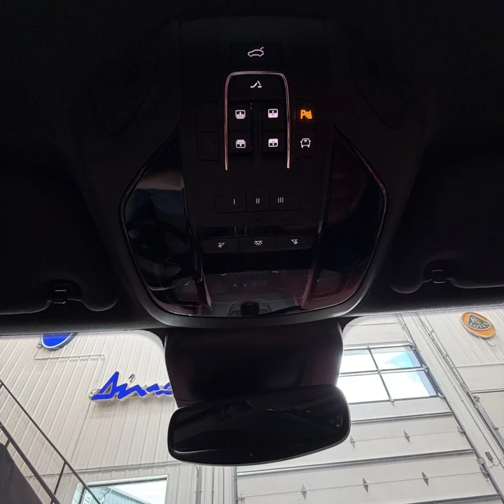 2017 Maserati Levante - Image 18 of 25