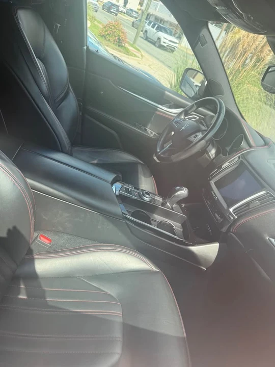 2017 Maserati Levante - Image 6 of 6