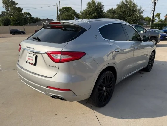 2017 Maserati Levante - Image 4 of 12