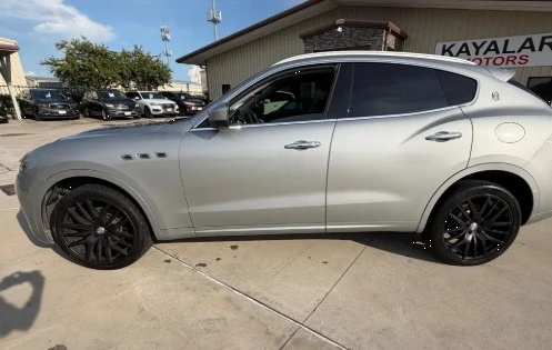 2017 Maserati Levante - Image 3 of 12