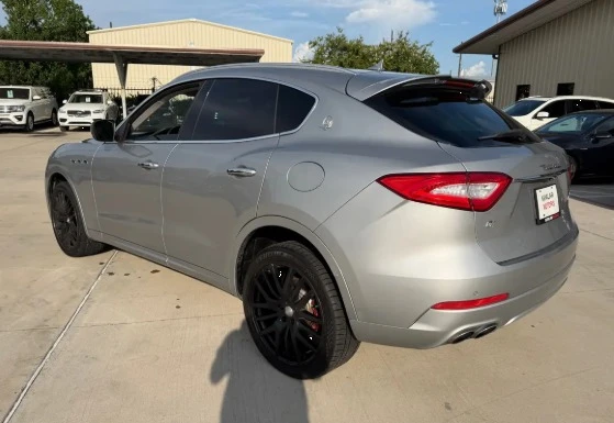 2017 Maserati Levante - Image 6 of 12