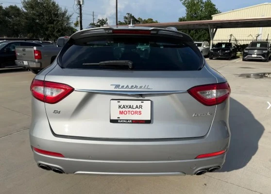 2017 Maserati Levante - Image 5 of 12