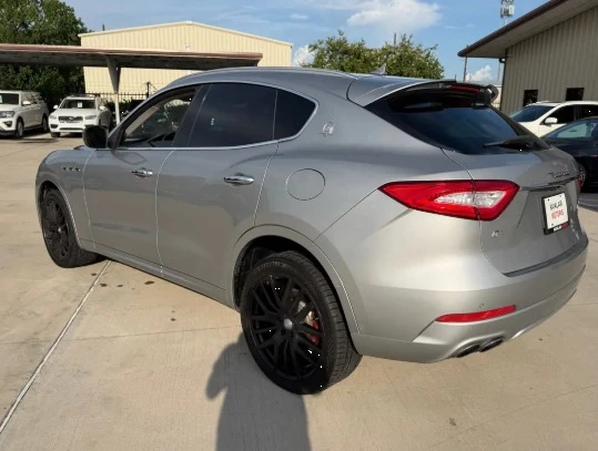 2017 Maserati Levante - Image 6 of 12