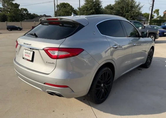 2017 Maserati Levante - Image 4 of 12