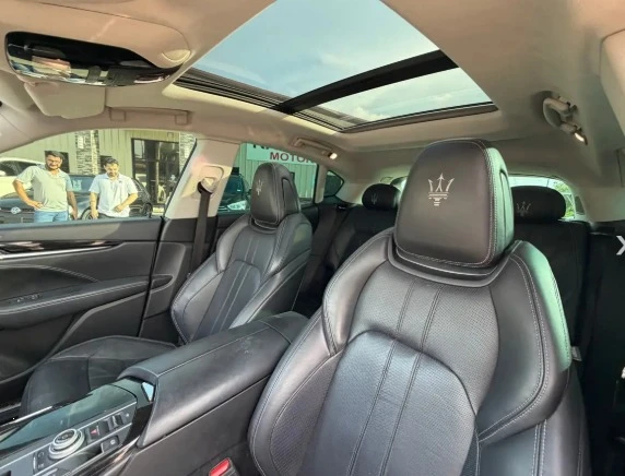2017 Maserati Levante - Image 9 of 12