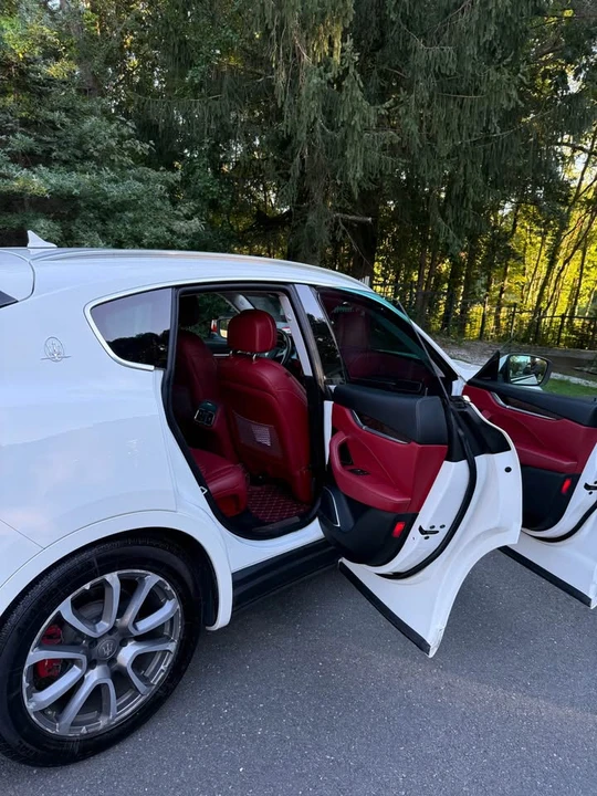 2017 Maserati Levante - Image 7 of 12