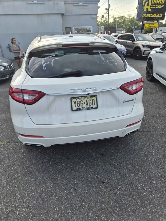 2017 Maserati Levante - Image 5 of 8