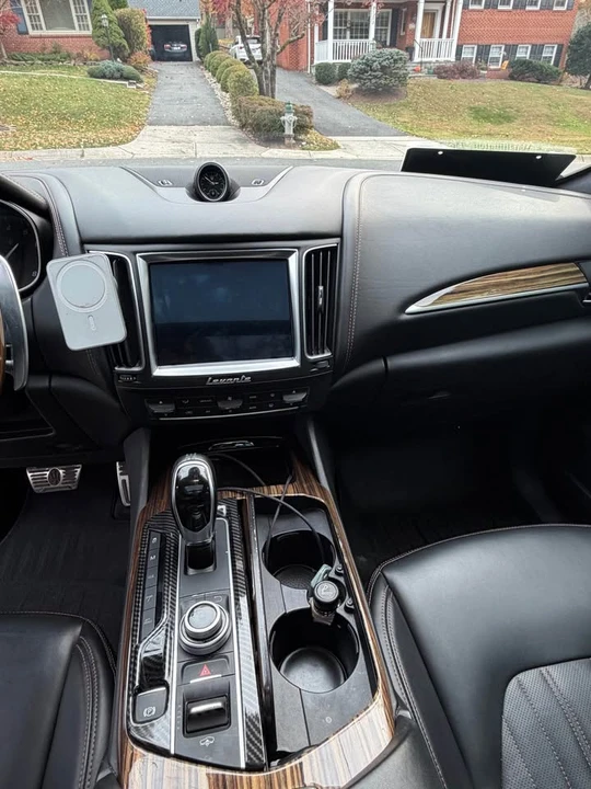 2017 Maserati Levante - Image 5 of 5