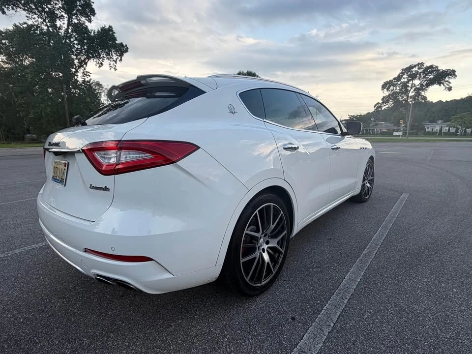 2017 Maserati Levante - Image 4 of 19