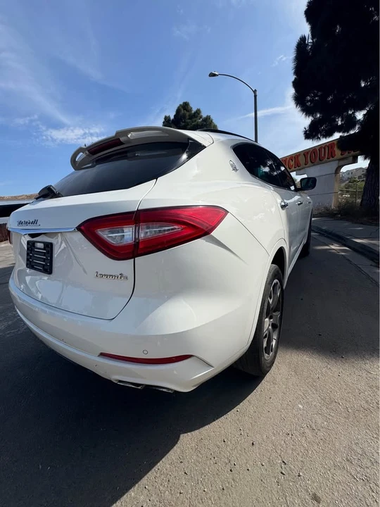 2017 Maserati Levante - Image 7 of 16