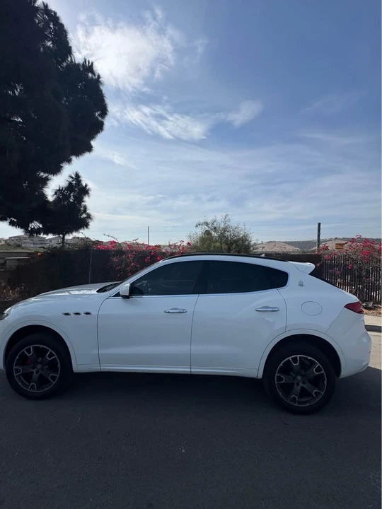 2017 Maserati Levante - Image 9 of 16