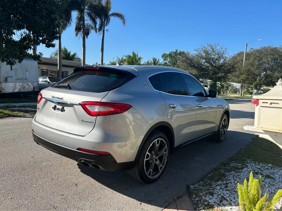 2017 Maserati Levante - Image 5 of 9