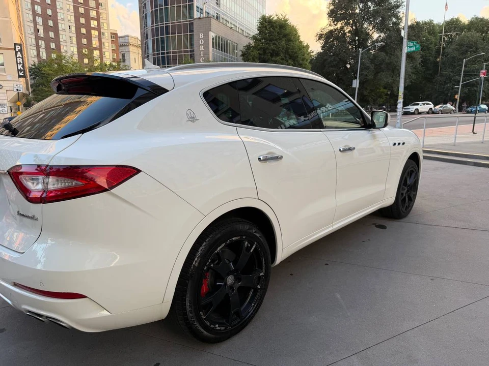2017 Maserati Levante - Image 6 of 11
