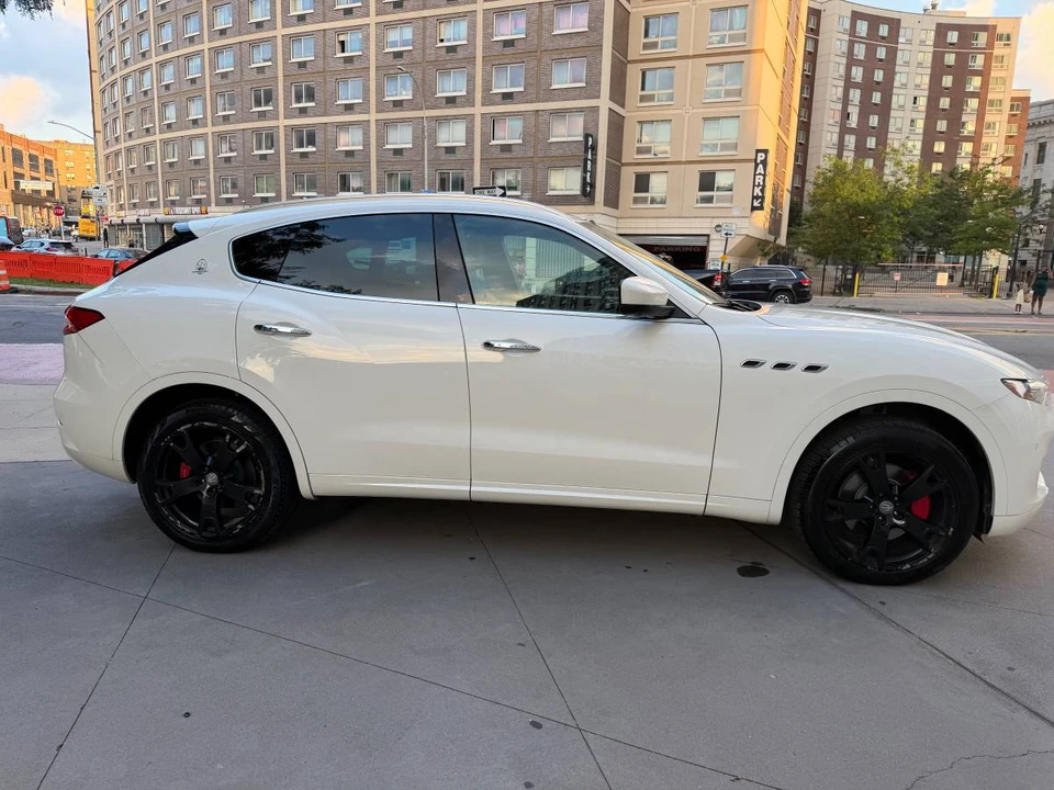2017 Maserati Levante - Image 3 of 11
