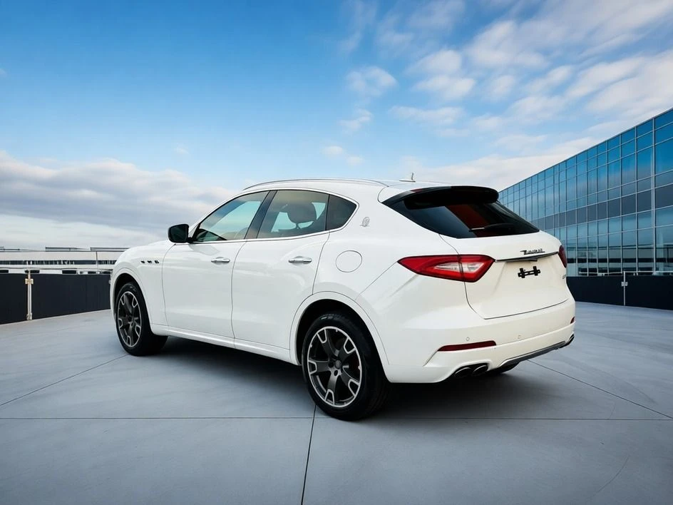 2017 Maserati Levante - Image 7 of 20