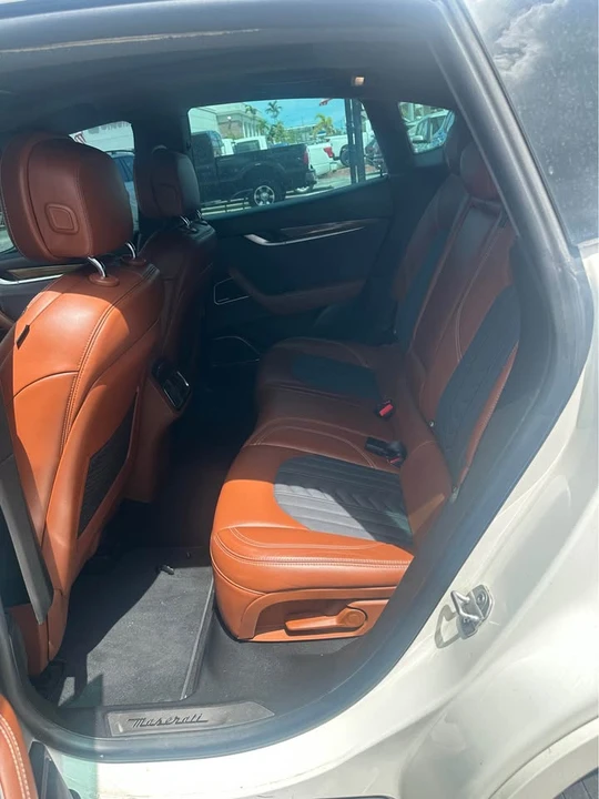 2017 Maserati Levante - Image 7 of 11